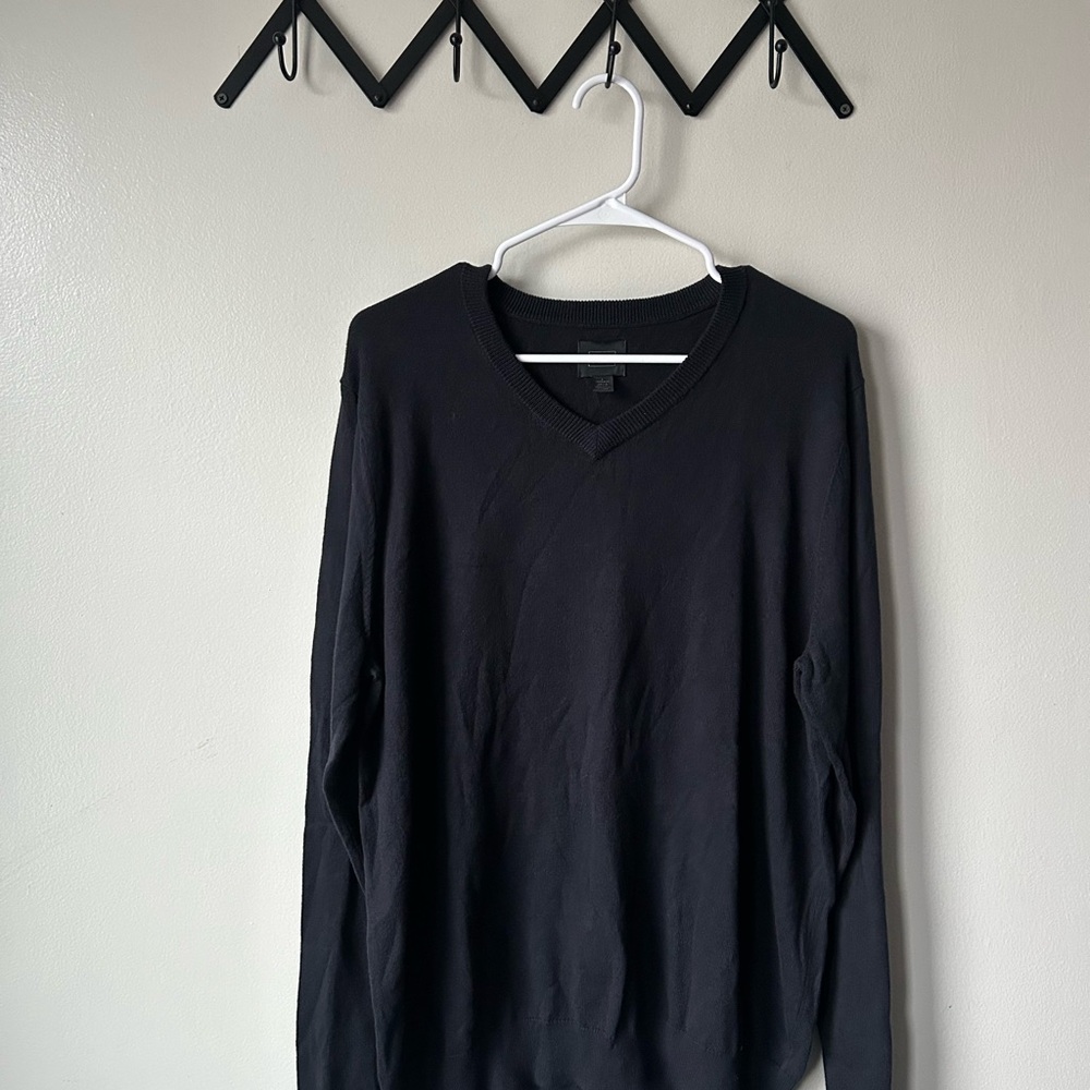 14th & Union Men's V-Neck Black Sweater